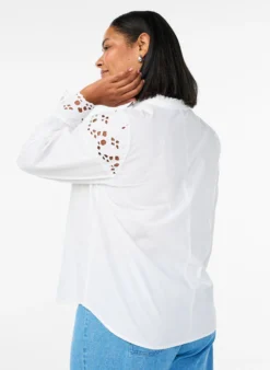 Bluse mit V-Ausschnitt und Broderie-Anglaise-Details