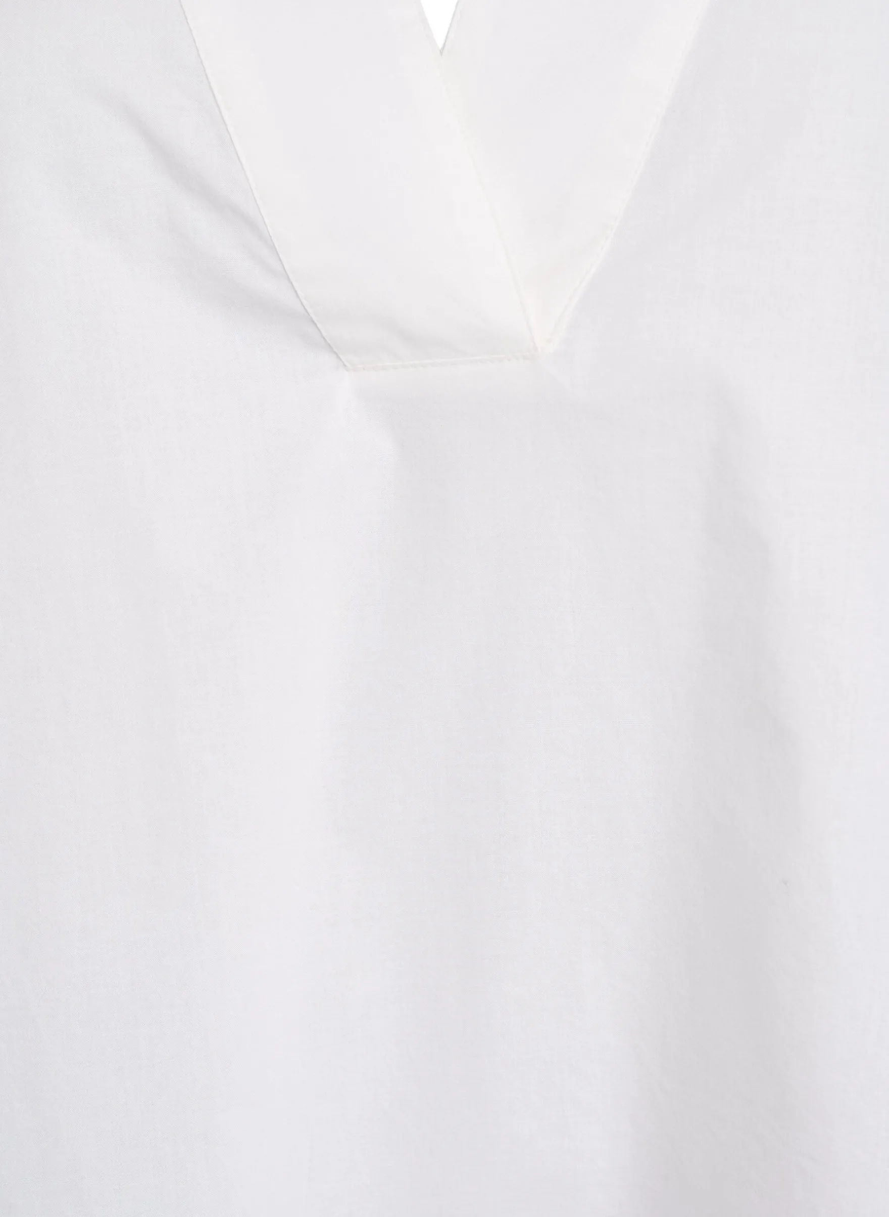 Bluse mit V-Ausschnitt und Broderie-Anglaise-Details
