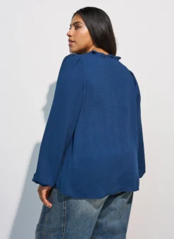 Bluse mit V-Ausschnitt und Häkelband