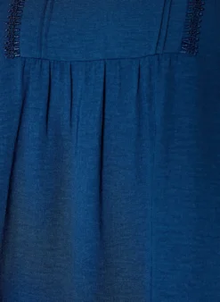 Bluse mit V-Ausschnitt und Häkelband