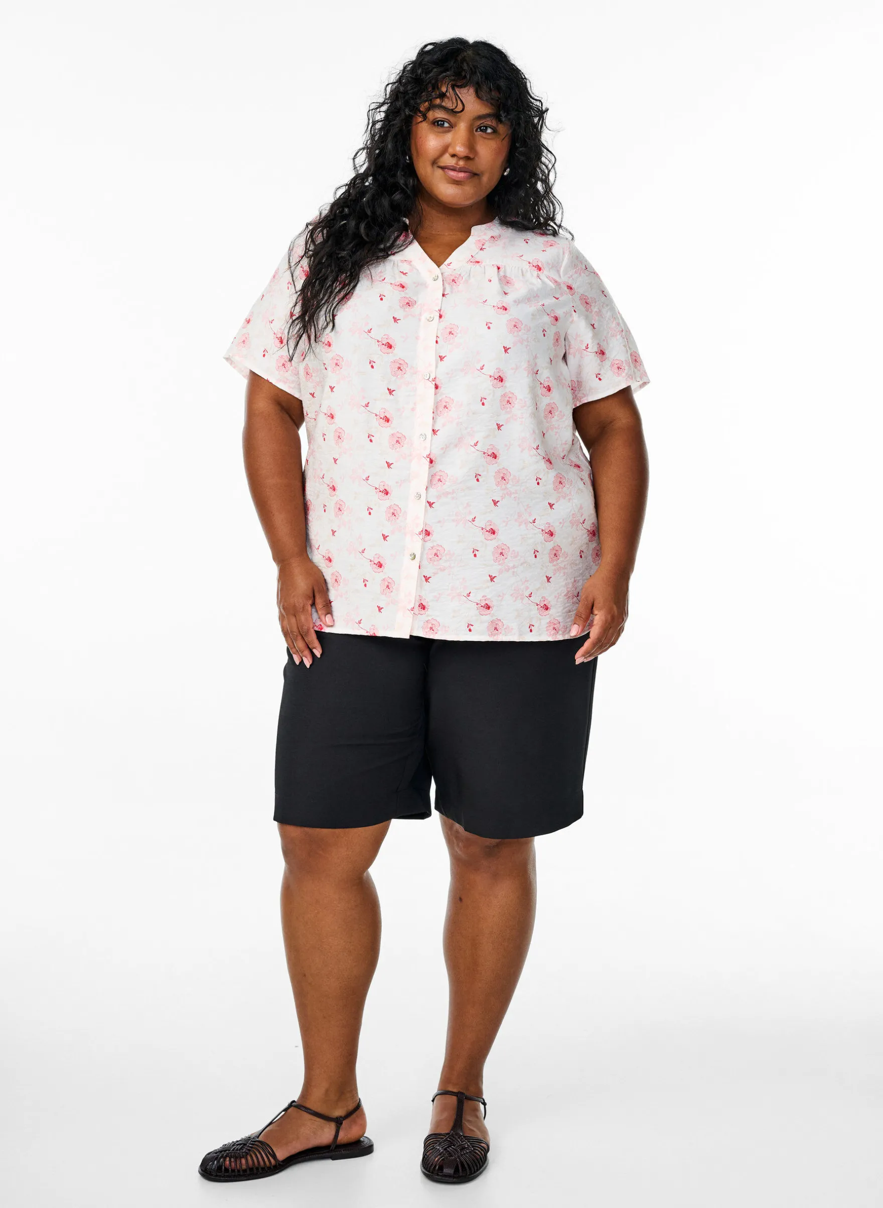 Blusenshirt mit kurzen Ärmeln und Blumenmotiv