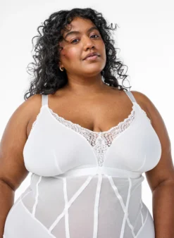 Body mit Spitzendetails und Schnürdetails