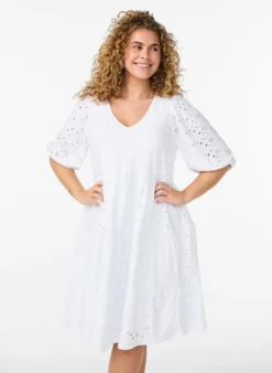 Broderie-Anglaise-Kleid mit V-Ausschnitt und 1/2-Ärmeln