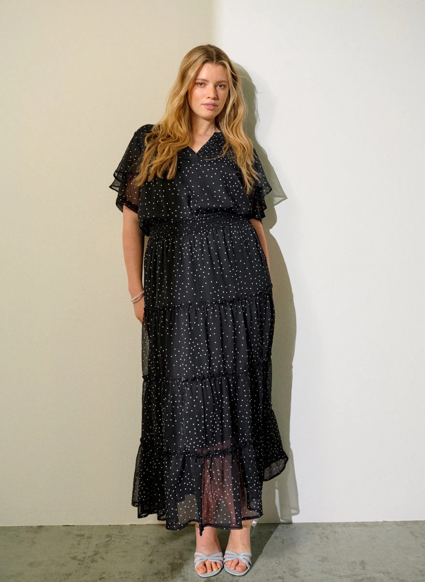 Chiffonbluse mit Polka Dots und Volantärmeln