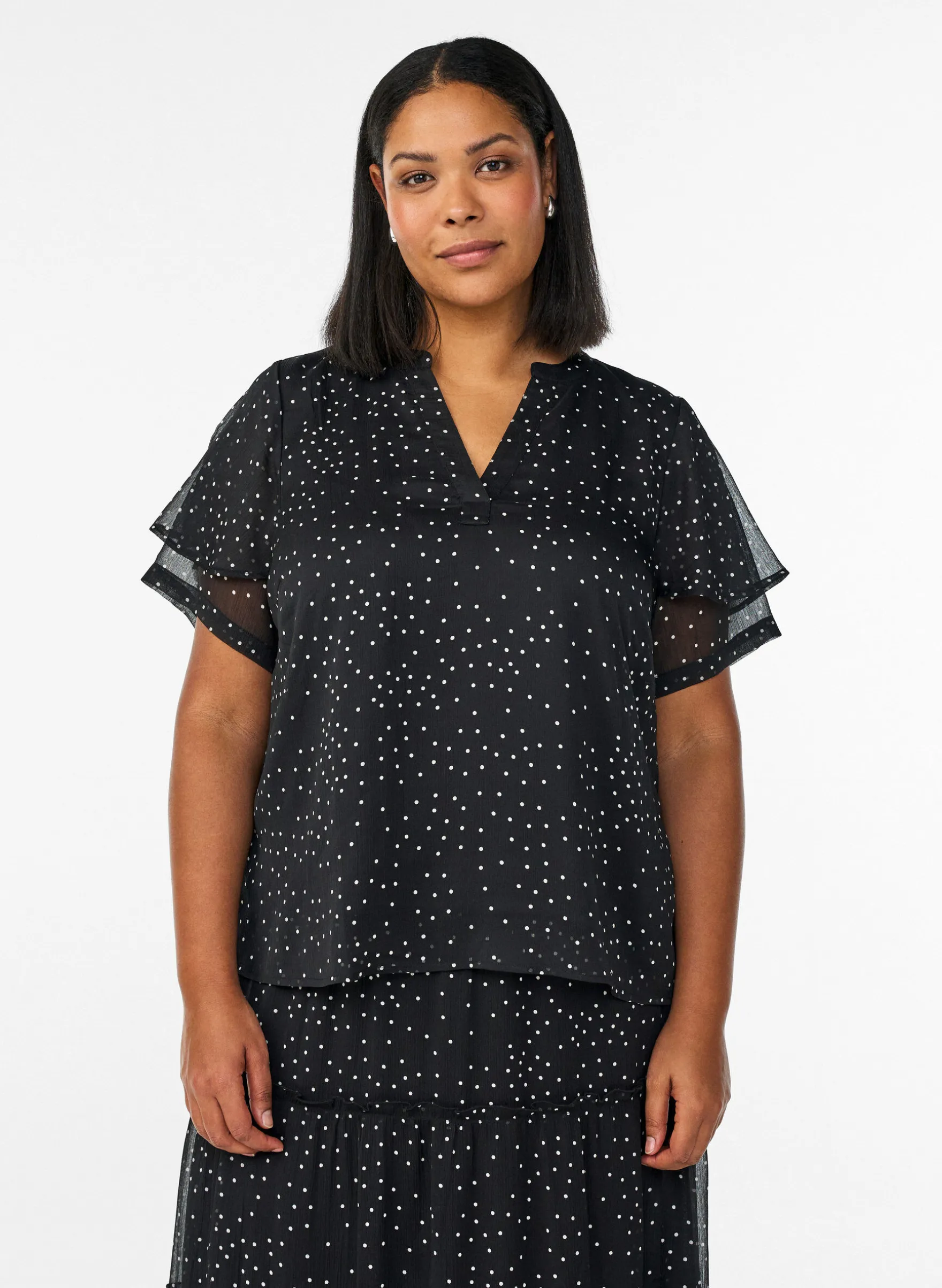 Chiffonbluse mit Polka Dots und Volantärmeln
