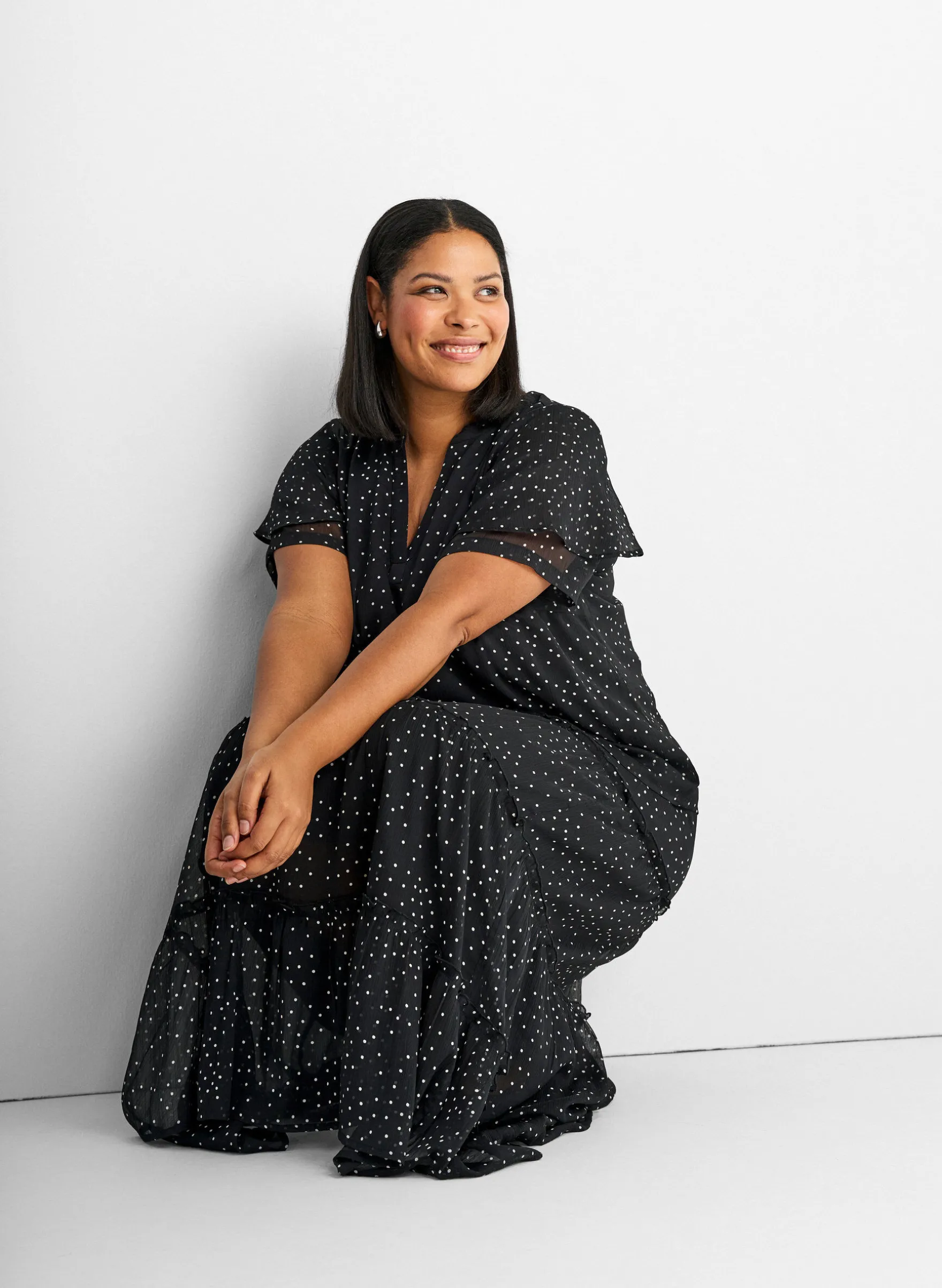 Chiffonbluse mit Polka Dots und Volantärmeln