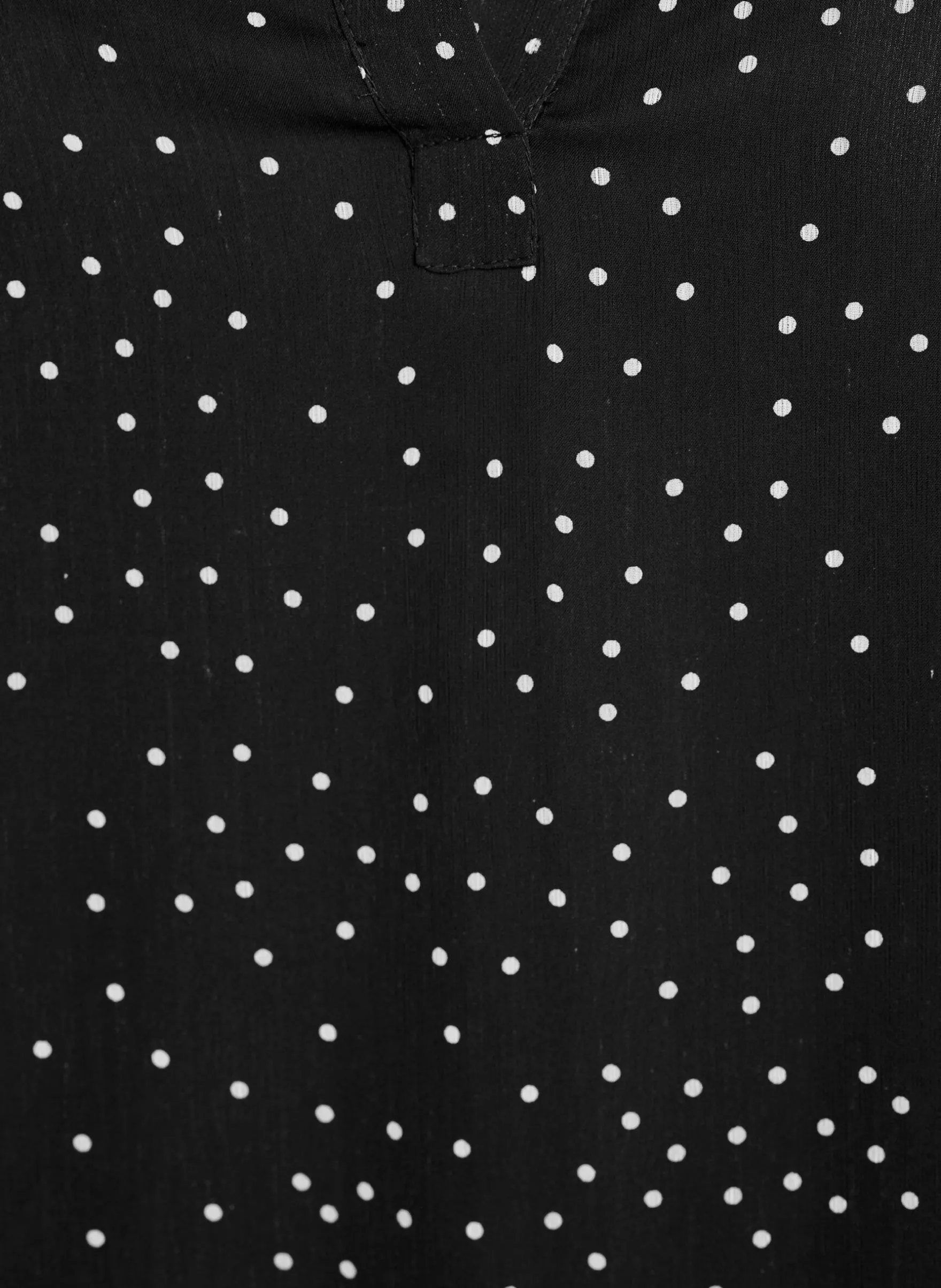 Chiffonbluse mit Polka Dots und Volantärmeln