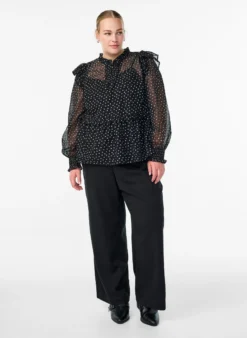 Chiffonbluse mit Rüschendetails und kleinen Punkten