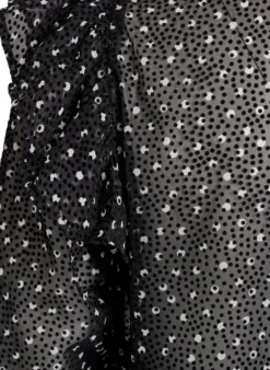 Chiffonbluse mit Rüschendetails und kleinen Punkten