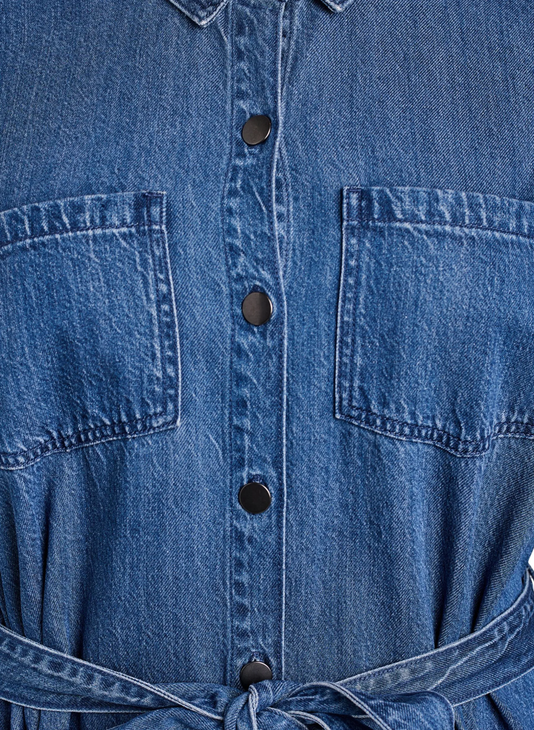 Denim-Hemdkleid mit Bindegürtel und Seitentaschen