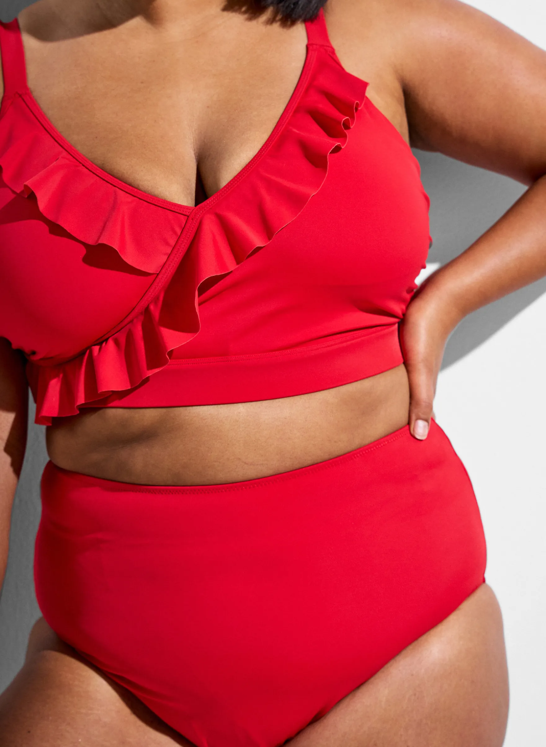Einfarbige hoch taillierte Bikinihose