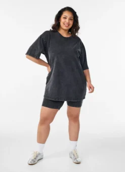 Eng anliegende Shorts aus Jersey in Washed-Optik
