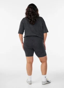 Eng anliegende Shorts aus Jersey in Washed-Optik
