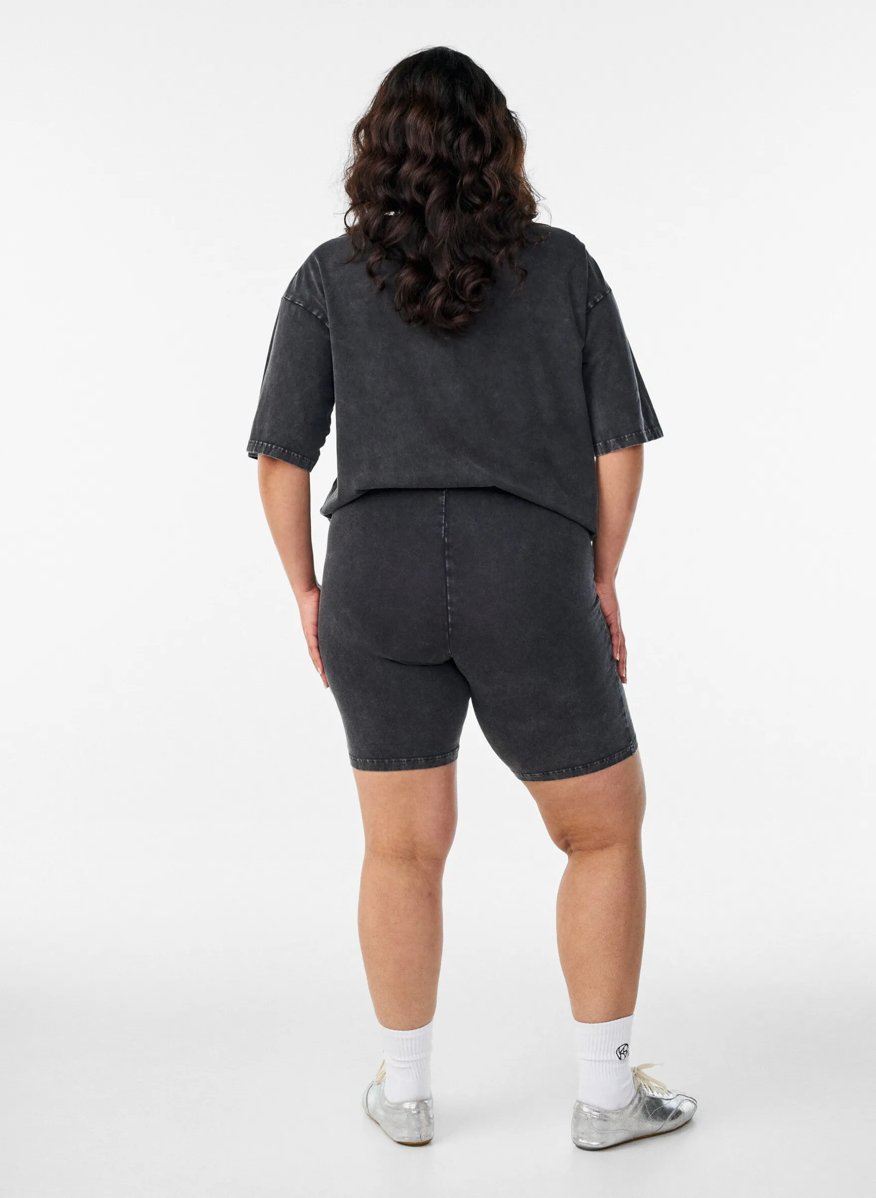 Eng anliegende Shorts aus Jersey in Washed-Optik