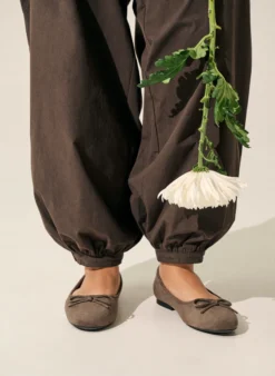 Extra Weite - Ballerina aus Wildlederimitat mit Schleife