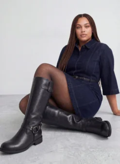 Extra Weite - Hoher Stiefel aus Leder mit Zierschnallen