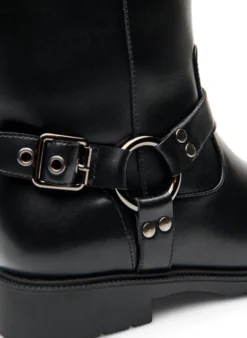 Extra Weite - Hoher Stiefel aus Leder mit Zierschnallen