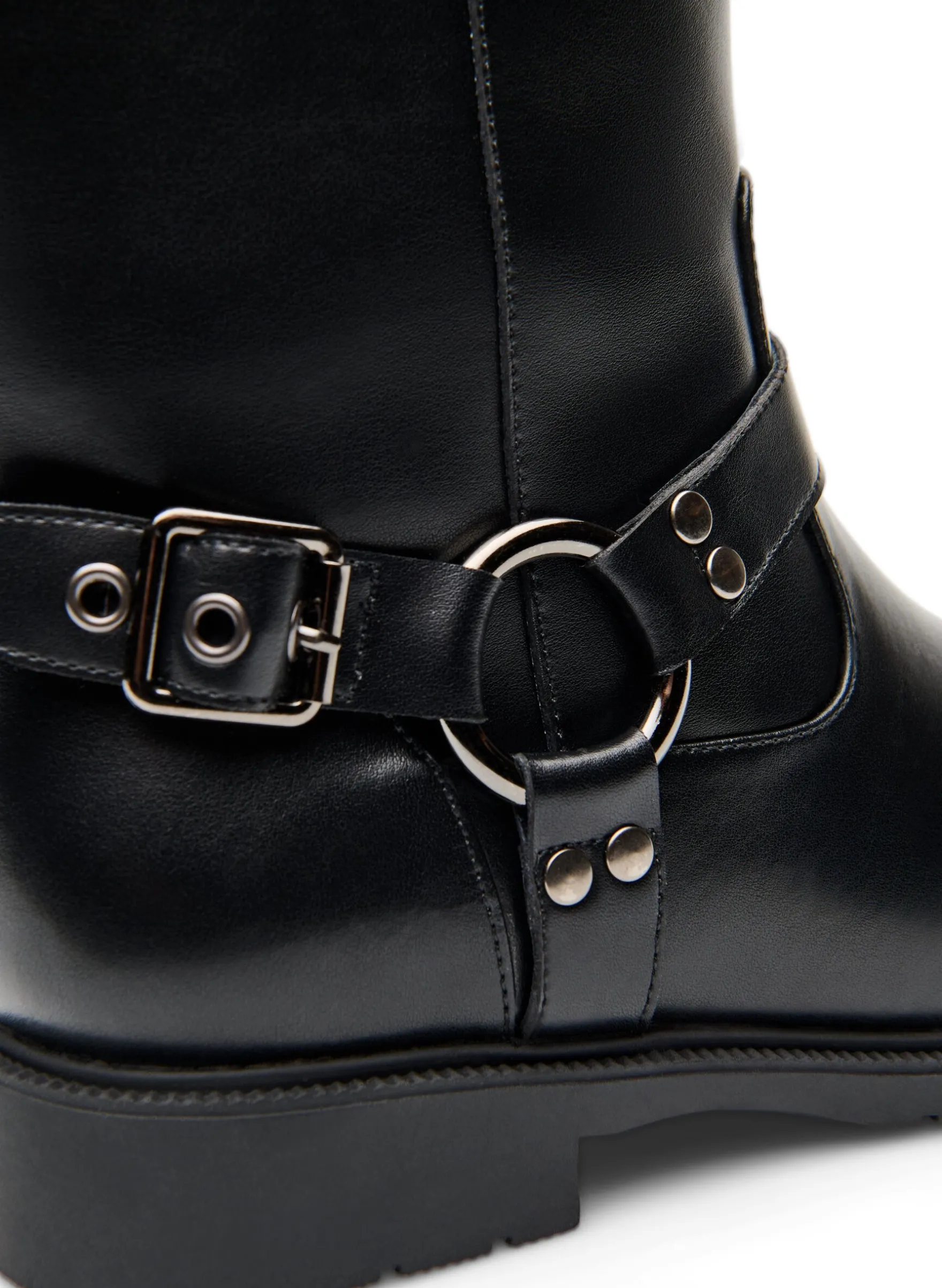 Extra Weite - Hoher Stiefel aus Leder mit Zierschnallen