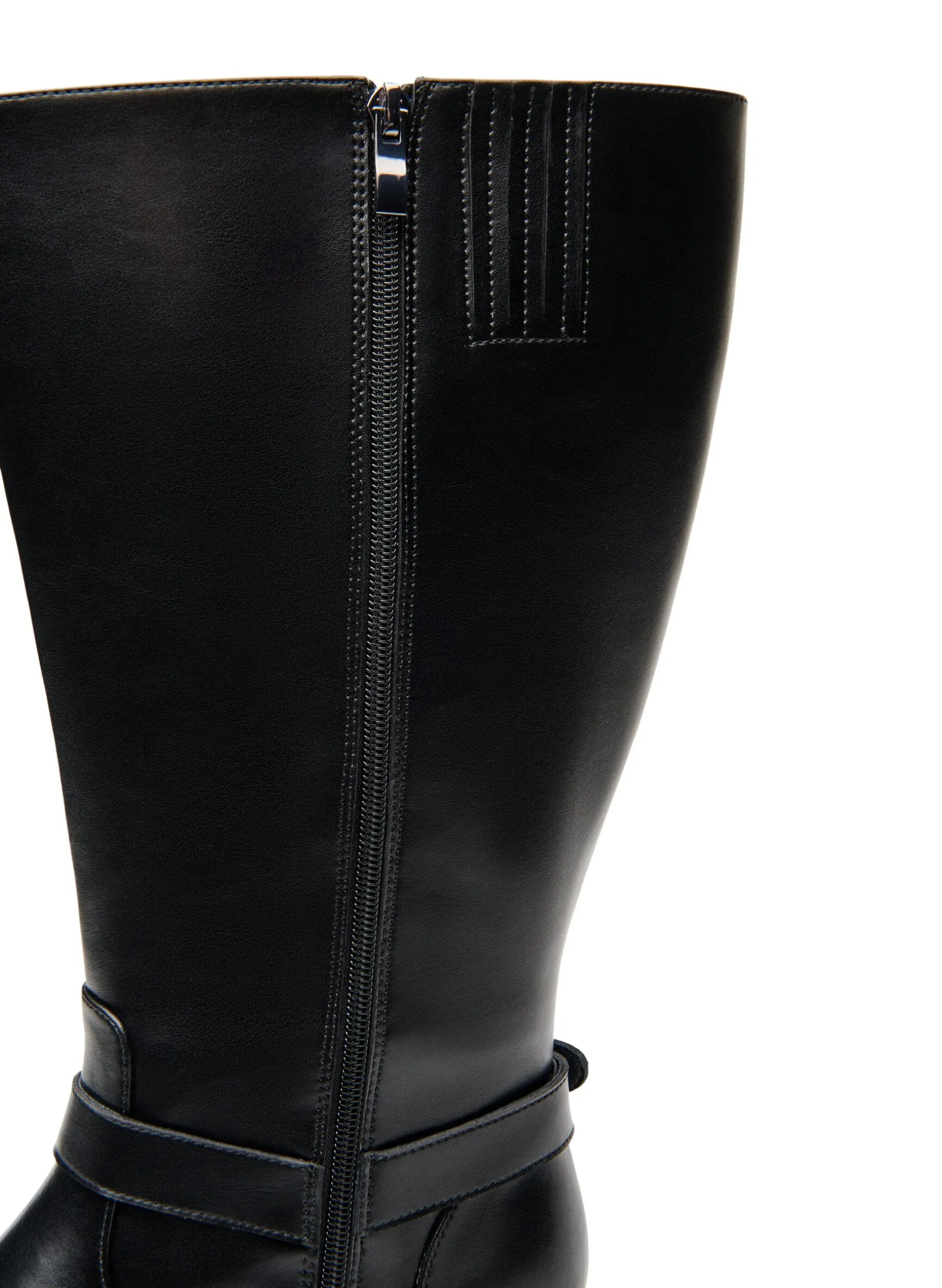 Extra Weite - Hoher Stiefel aus Leder mit Zierschnallen