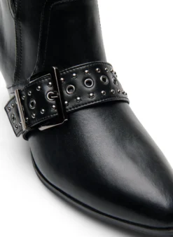 Extra Weite - Knöchelstiefel aus Leder mit Riemen und Nieten