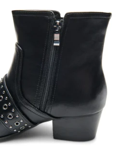 Extra Weite - Knöchelstiefel aus Leder mit Riemen und Nieten