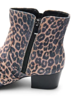 Extra Weite - Leopard-Knöchelstiefel mit Schnalle und Nieten