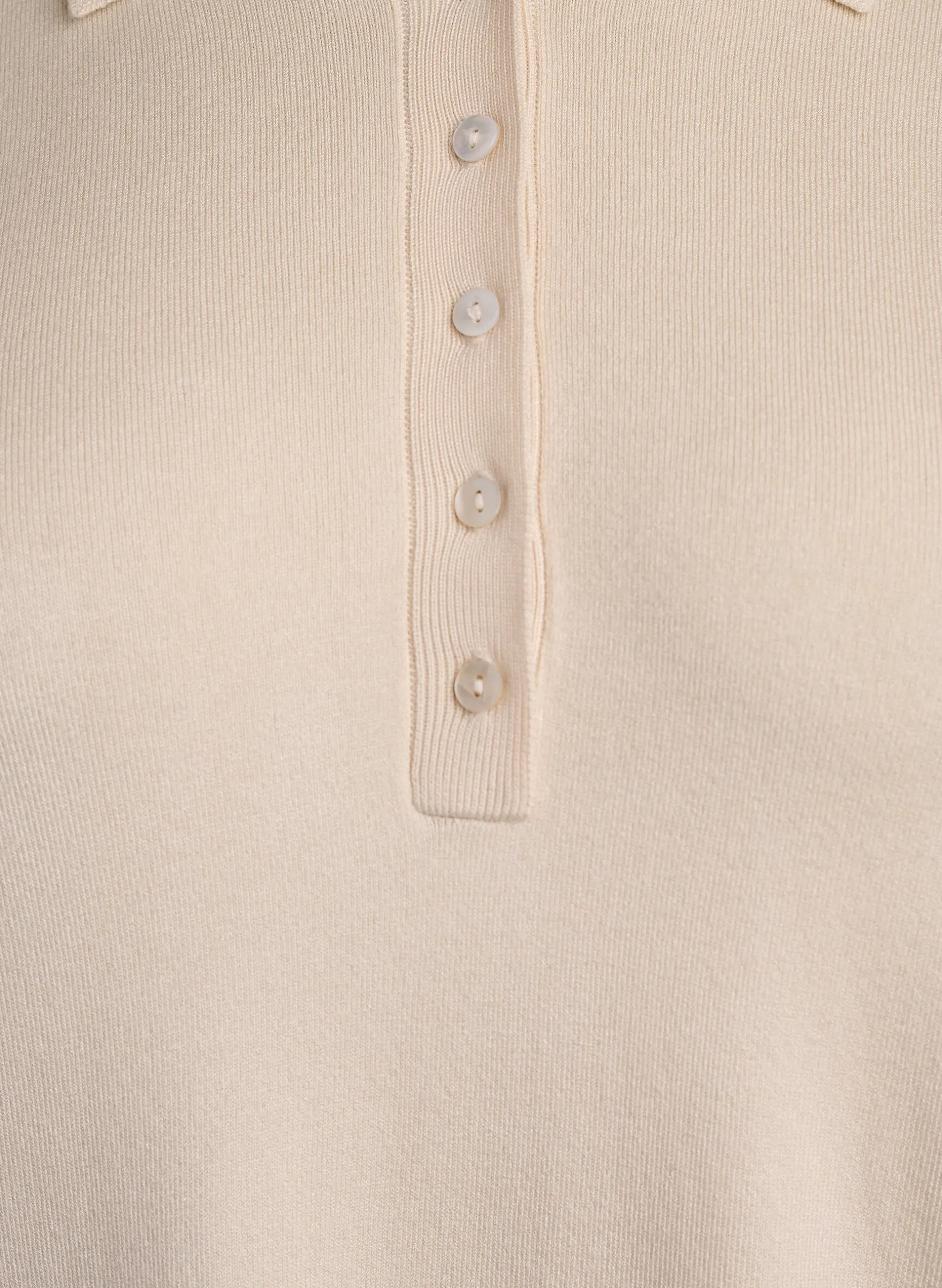 Feinstrick-Poloshirt mit kurzen Ärmeln