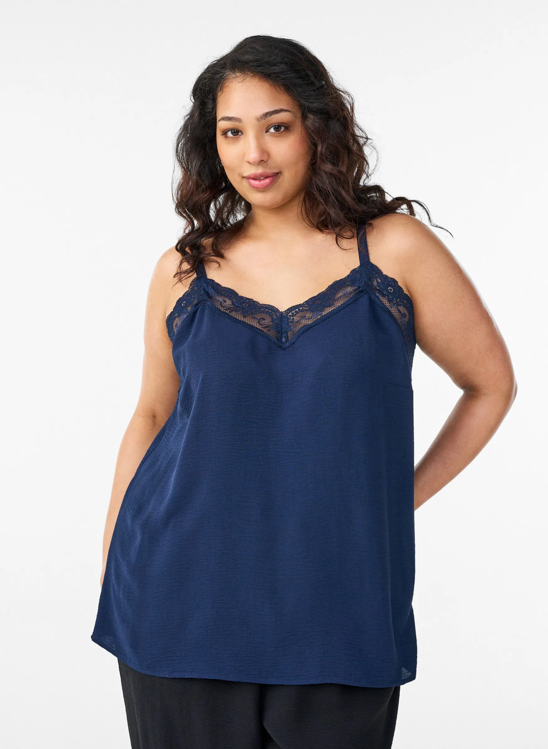 FLASH - Cami-Top mit V-Ausschnitt und Spitzen