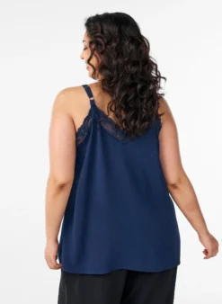 FLASH - Cami-Top mit V-Ausschnitt und Spitzen