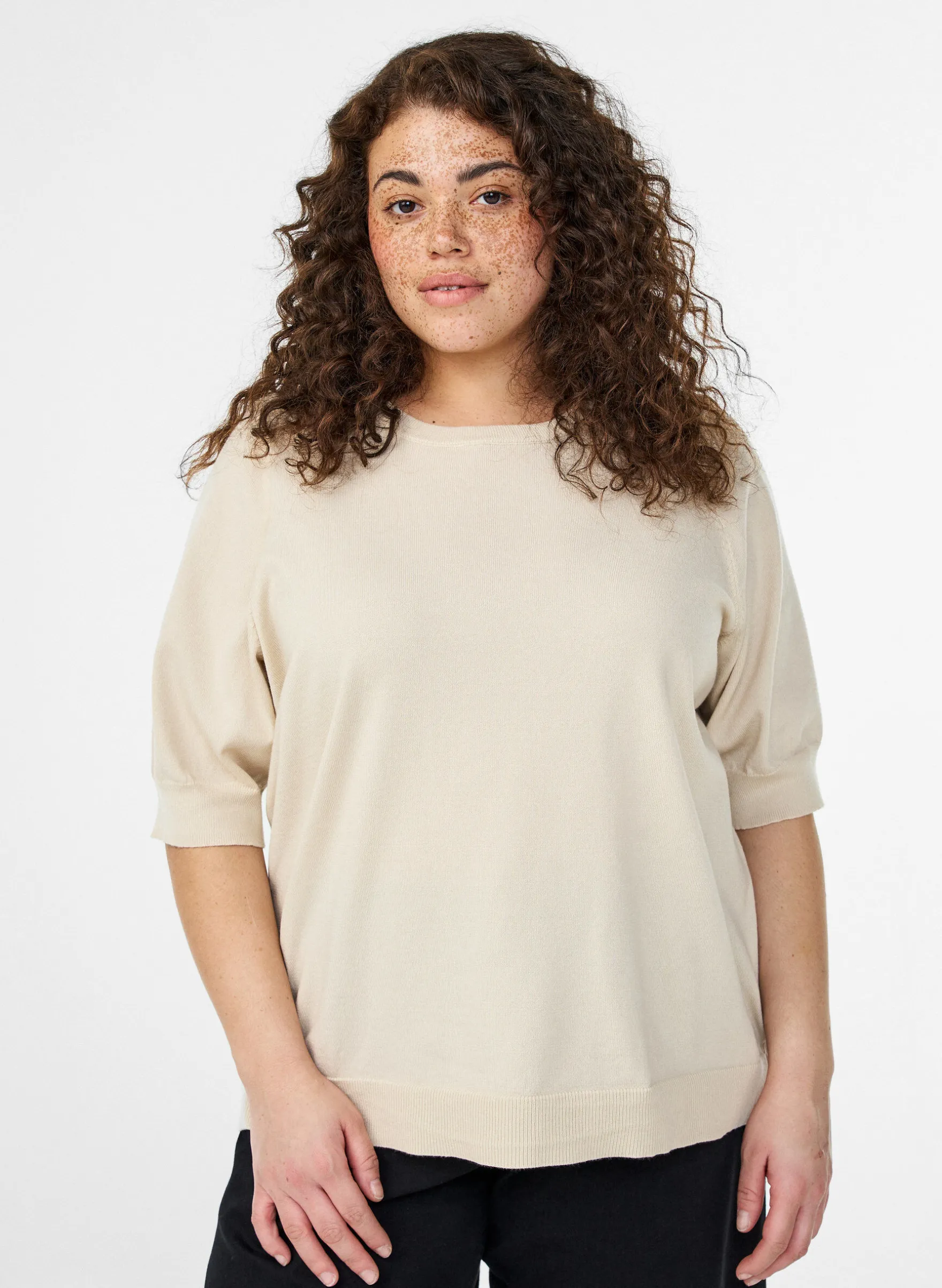 FLASH - Fein gestrickte Bluse mit kurzen Ärmeln