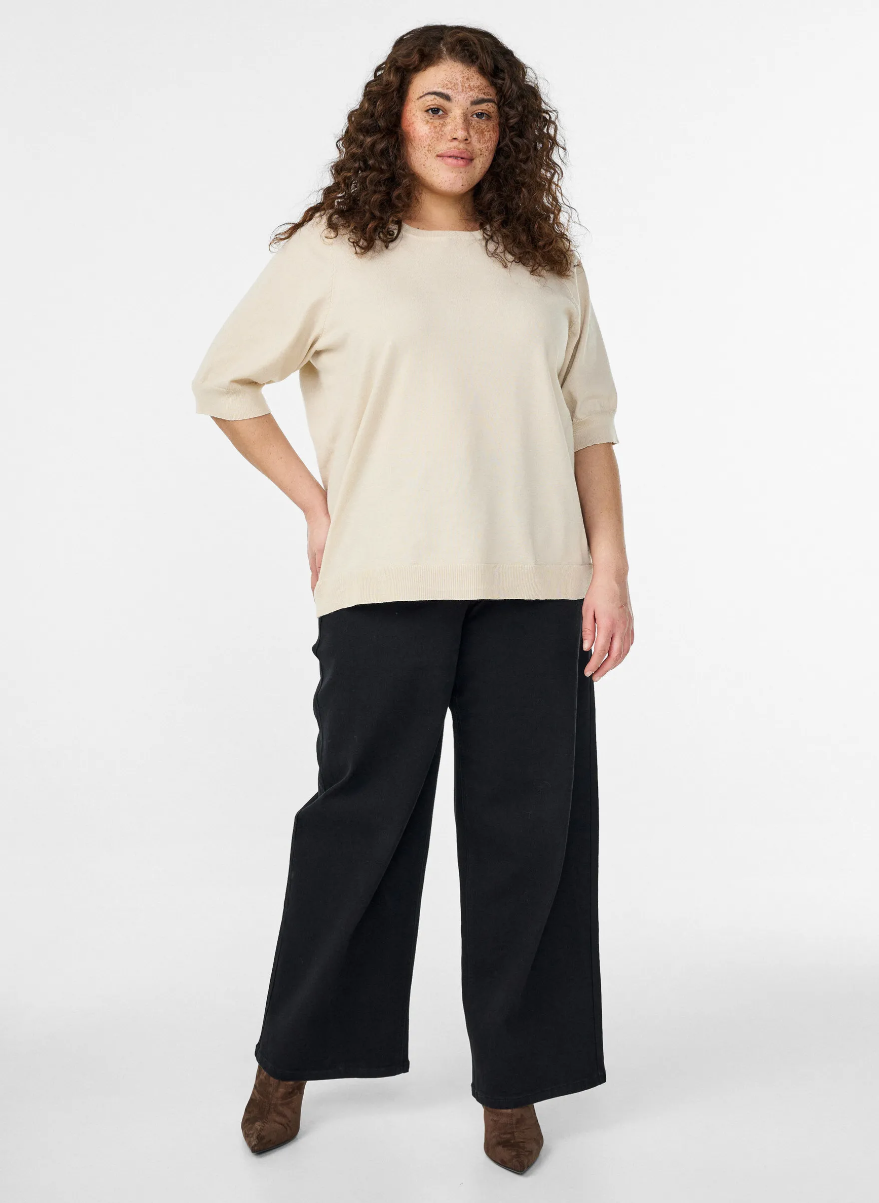 FLASH - Fein gestrickte Bluse mit kurzen Ärmeln