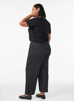 FLASH - Hose mit weitem Bein aus einem leichten strukturierten Stoff