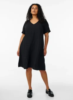 FLASH - Kleid mit kurzen Ärmeln und V-Ausschnitt