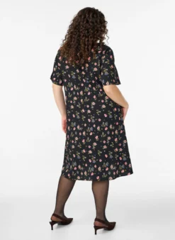FLASH - Kleid mit kurzen Ärmeln und V-Ausschnitt
