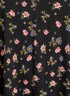 FLASH - Kleid mit kurzen Ärmeln und V-Ausschnitt