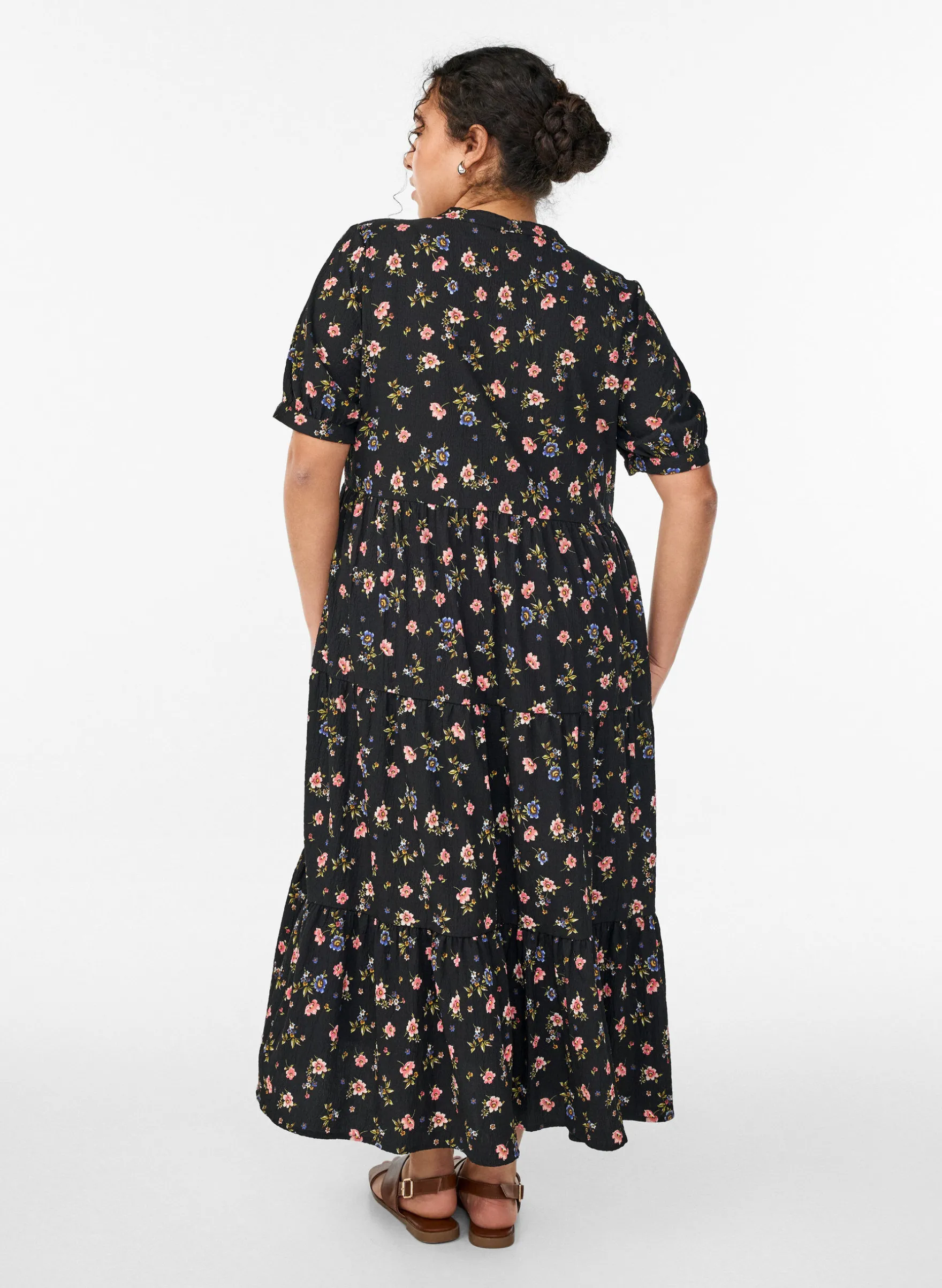 FLASH - Knöchellanges Kleid mit kurzen Ärmeln und gestuften Volants