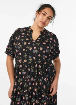 FLASH - Knöchellanges Kleid mit kurzen Ärmeln und gestuften Volants