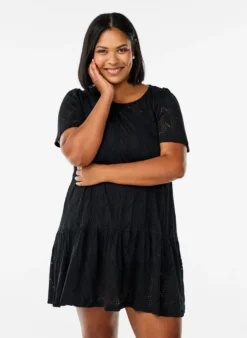 FLASH - Kurzes Jerseykleid mit Lochmuster