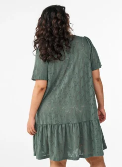 FLASH - Kurzes Kleid aus Jersey mit Lochstickerei