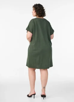 FLASH - Kurzes Kleid aus strukturiertem Jersey mit Rundhalsausschnitt