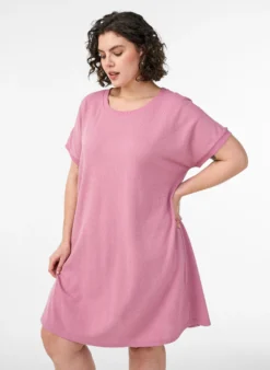 FLASH - Kurzes Kleid aus strukturiertem Jersey mit Rundhalsausschnitt