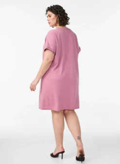 FLASH - Kurzes Kleid aus strukturiertem Jersey mit Rundhalsausschnitt