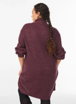 FLASH - Kurzes Strickkleid mit hohem Kragen