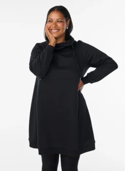 FLASH - Kurzes Sweatshirtkleid mit Stehkragen und Taschen
