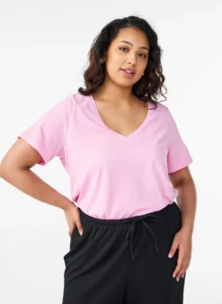 FLASH - T-Shirt mit V-Ausschnitt