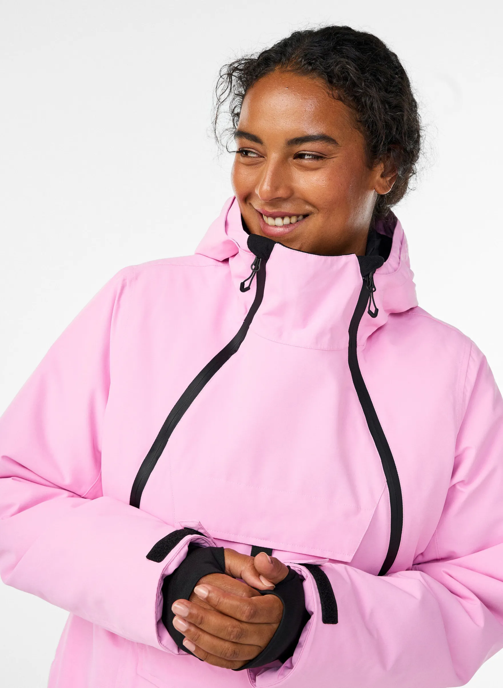 Funktionelle Skijacke mit Kapuze