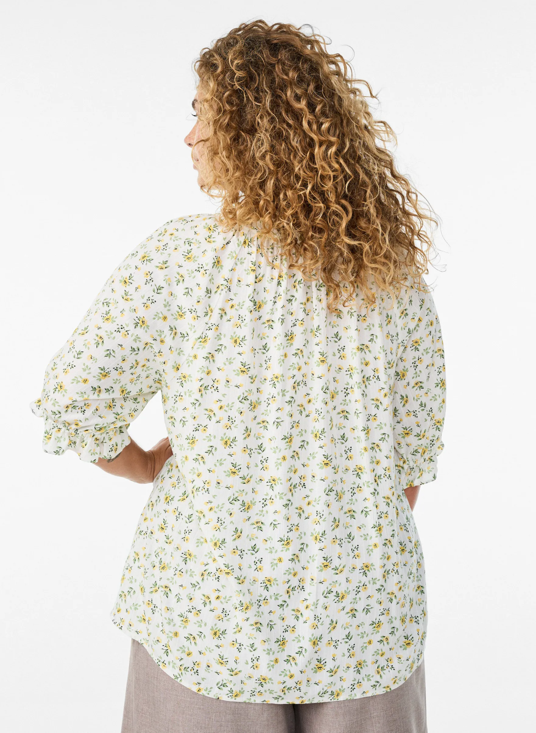 Geblümte Bluse aus Viskose mit halblangen Ärmeln