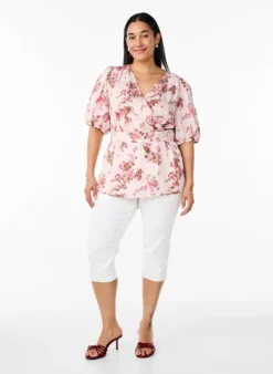 Geblümte Bluse mit kurzen Ärmeln und geraffter Taille