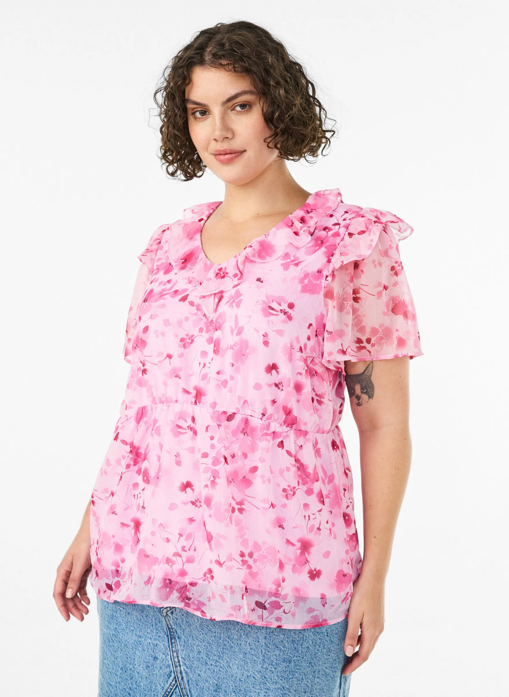 Geblümte Bluse mit Rüschenkragen und Peplum-Effekt