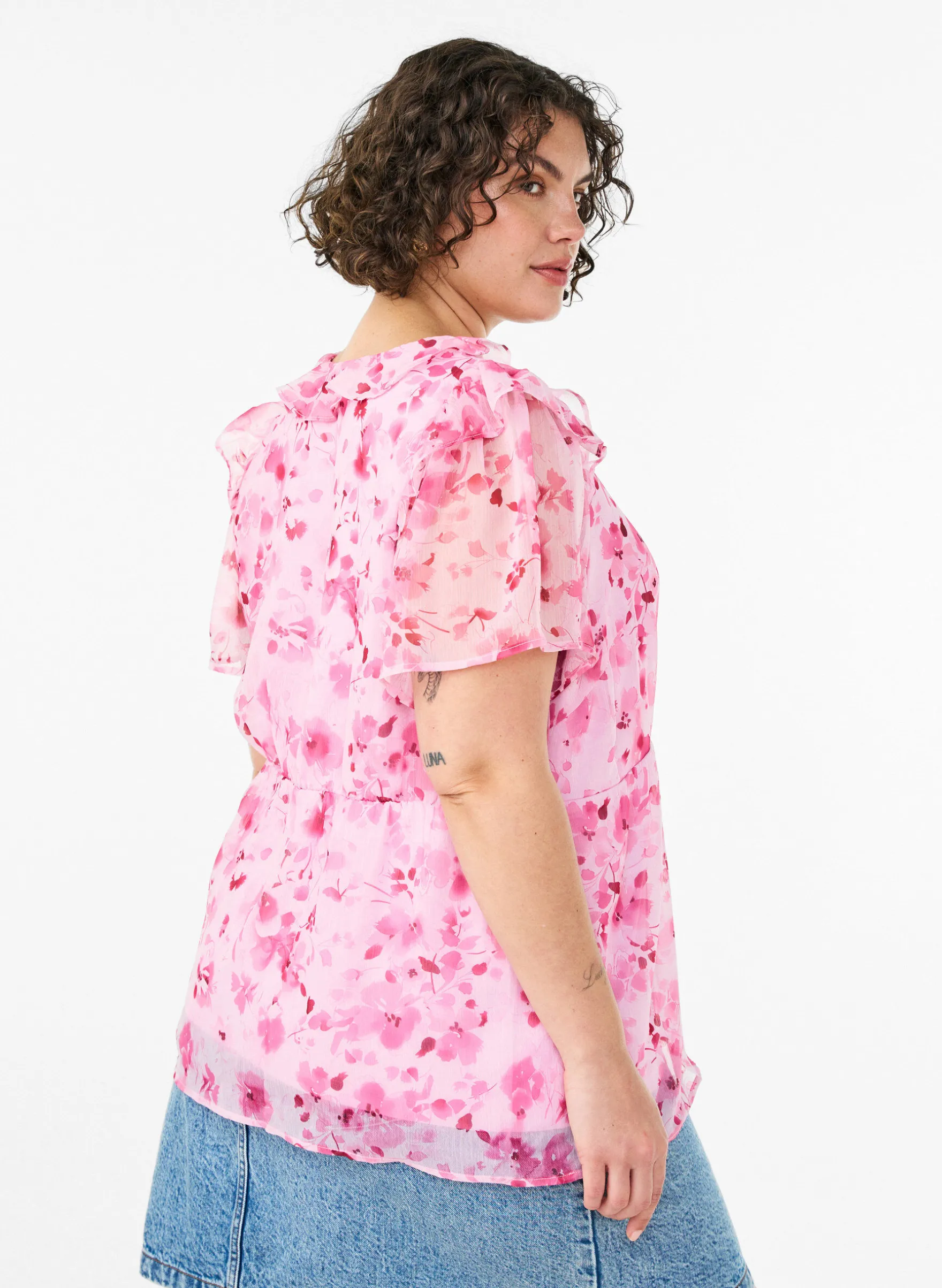 Geblümte Bluse mit Rüschenkragen und Peplum-Effekt